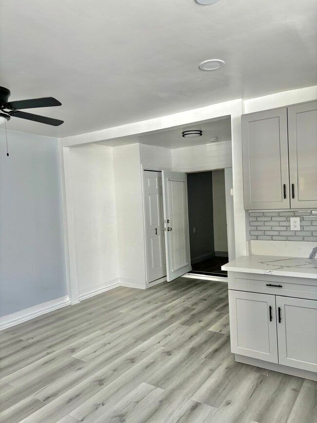 Photo - 8151 Darby Ave