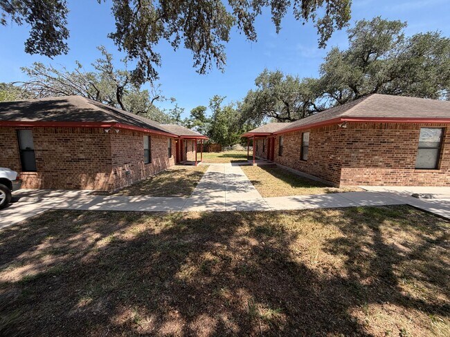 823 Dallas St
