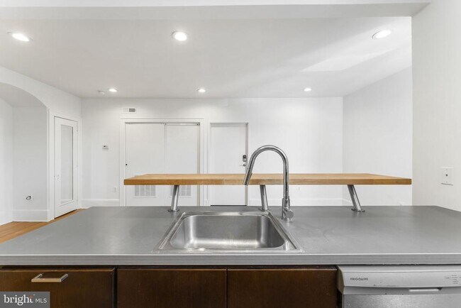 Photo - 5150 Ridge Ave Unidad 2