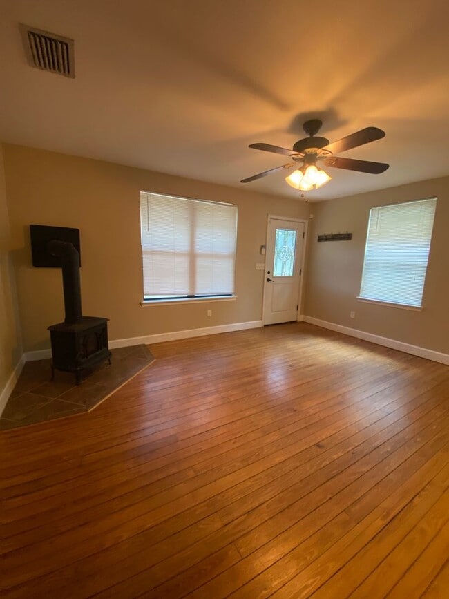 Photo - Beautifully Updated 2/2 house!