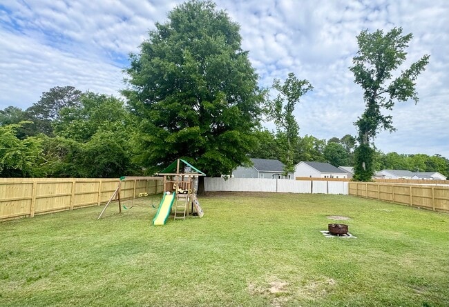 Photo - 211 W Railroad St