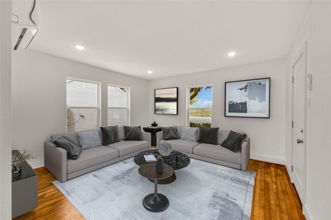 Building Photo - 6620 Lawndale St Unit 3