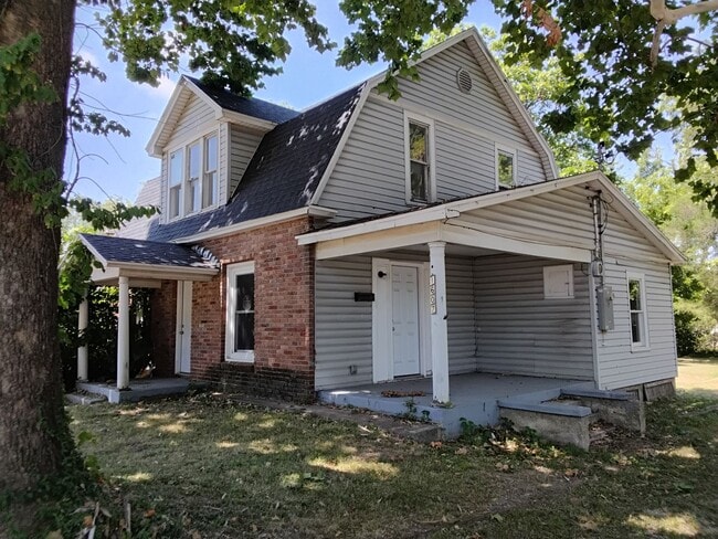 Building Photo - 1607 W Nichols St Rental