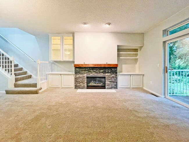 2245 Creekside Ct