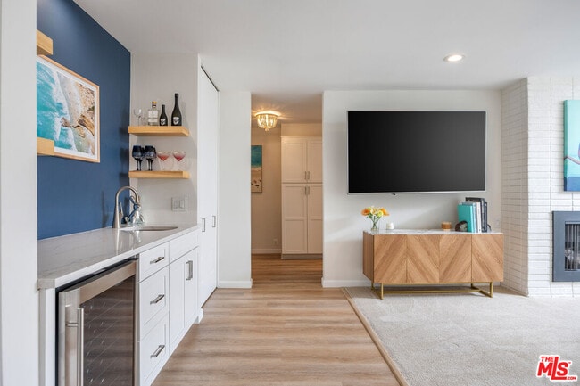 Photo - 809 S Bundy Dr Unit 205