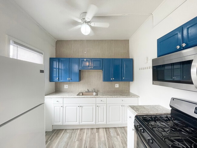 Building Photo - 5809 Hobart St Unit FL 2