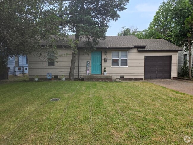 Building Photo - 1516 NW Hoover Ave Rental