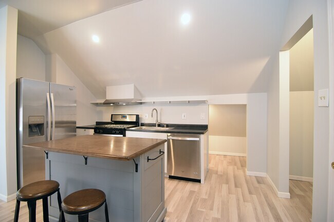 Photo - 220 N Austin Blvd Unit 3