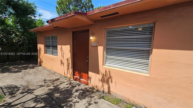Building Photo - 860 SW 6th Ct Unit 3