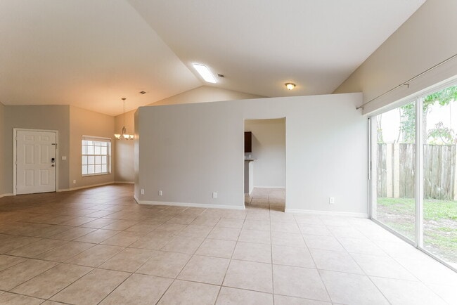 Photo - 180 Heatherwood Dr