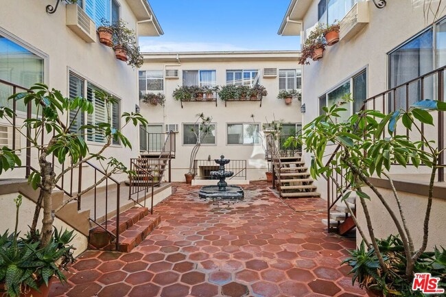 Photo - 1951 Malcolm Ave Unit 206