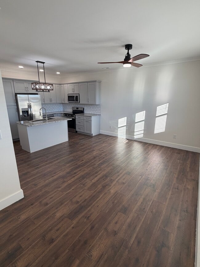 Photo - 1415 Woodbine Ave