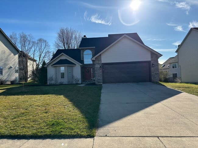 Photo - 603 E Castlebury Cir House