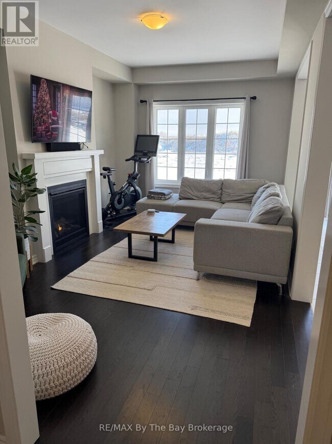 Photo - 286 Springfield Cres