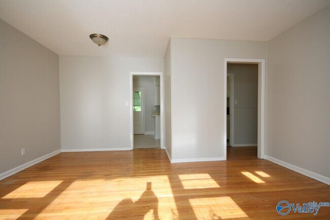 Photo - 407 Warner St NW