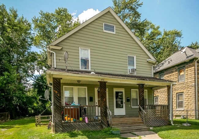 Building Photo - 690/692 Carpenter Unit 2