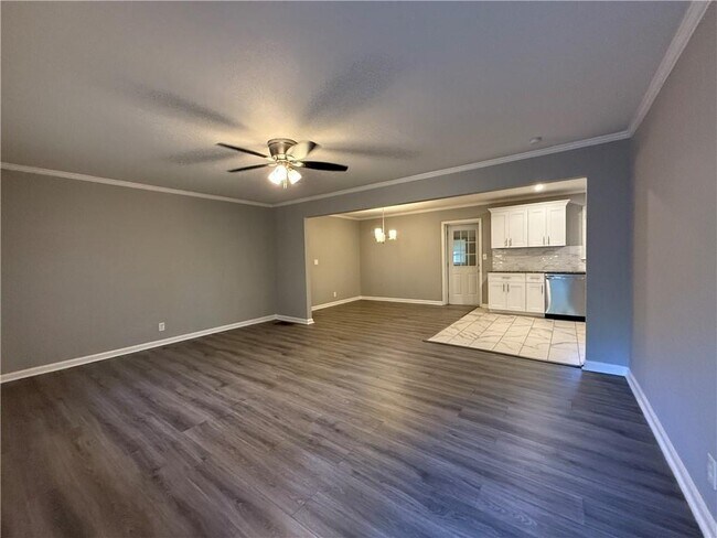 Photo - 1576 Carolyn Dr SW