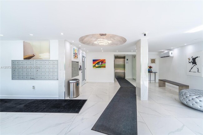 Building Photo - 720 Collins Ave Unit 502