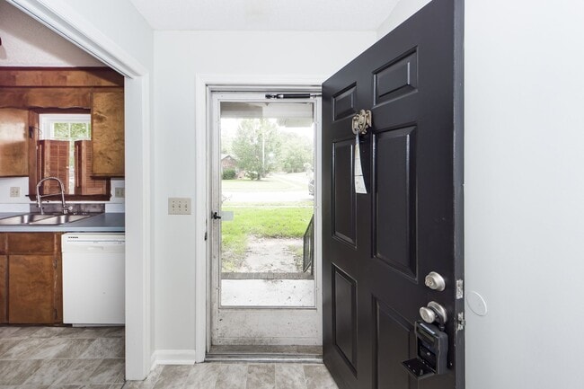 Photo - 3 Bedroom 2 Bath Home in Briarwood - Summe...