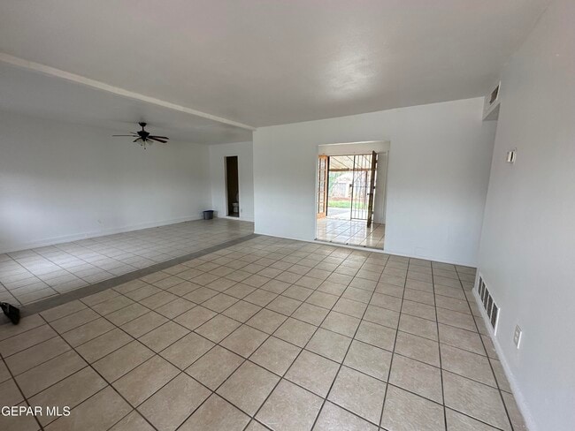 Photo - 10008 Nesbit Ave