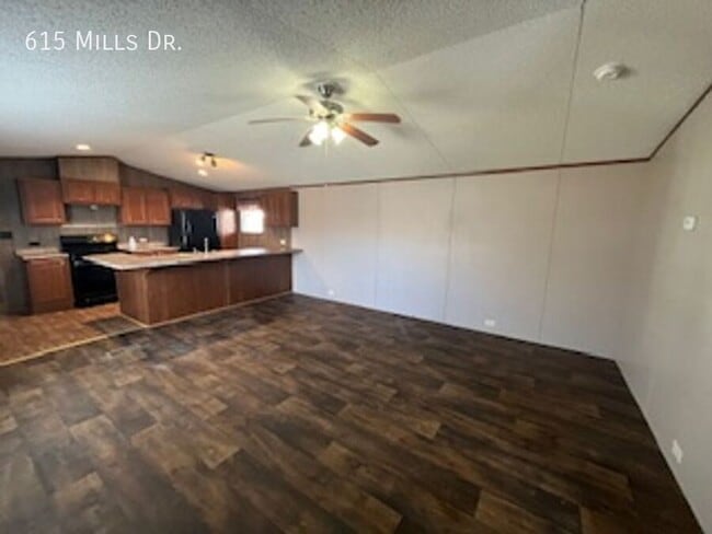 Photo - 615 N Mills Dr