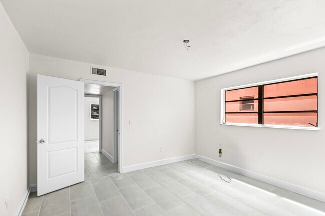 Photo - 1880 SW 17th Ave