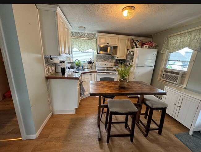 Photo - 71 Swan Ave Unit A