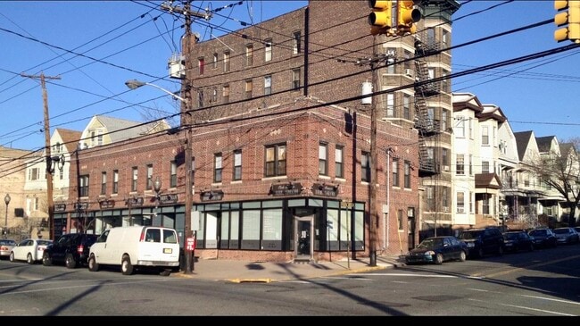 Building Photo - 50 49th St Unit 3