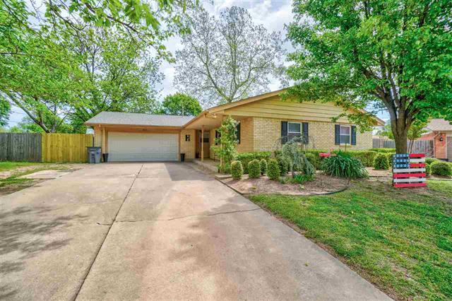 Photo - 301 NW Parkwood Pl