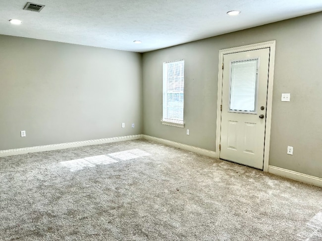 Photo - 802 Bilbo St