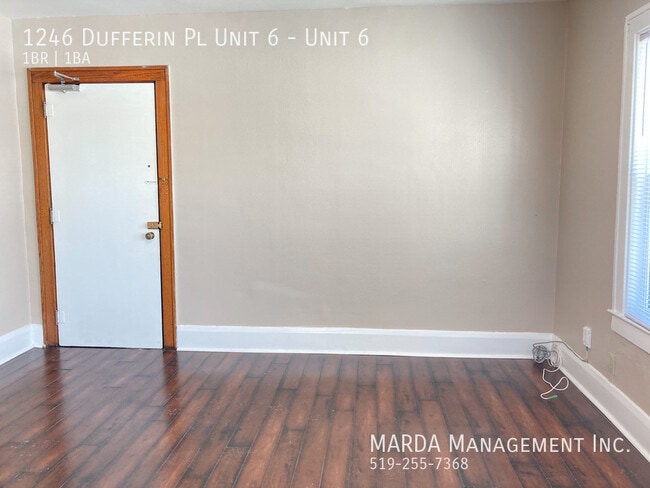 Photo - CHAMRING 1 BED/1 BATH APT ON DUFFERIN & GILES + HYDRO! Unité 6