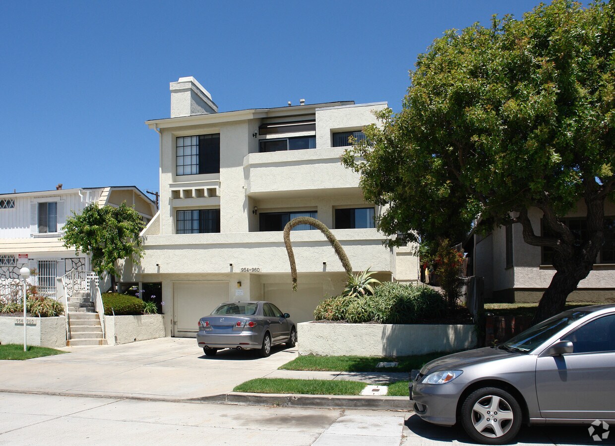 Photo - 954-960 Sapphire St Apartments