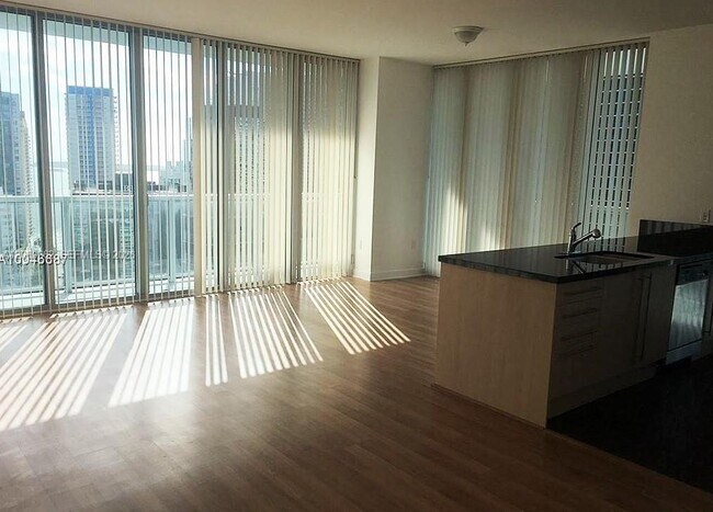 Photo - 79 SW 12th St Unidad 3006S