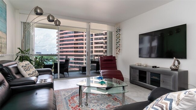 Photo - 5161 Collins Ave Unit 811