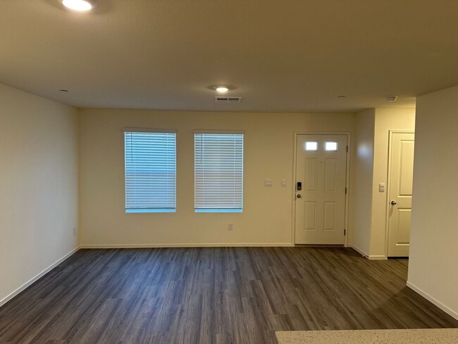 Photo - Townhouse Near the M!!! All Appliances included!!! Tankless Water Heater!!!! Park!!