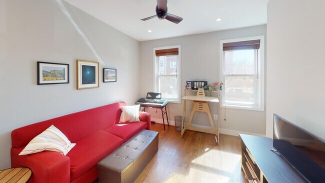 Photo - 1310 Holbrook St NE