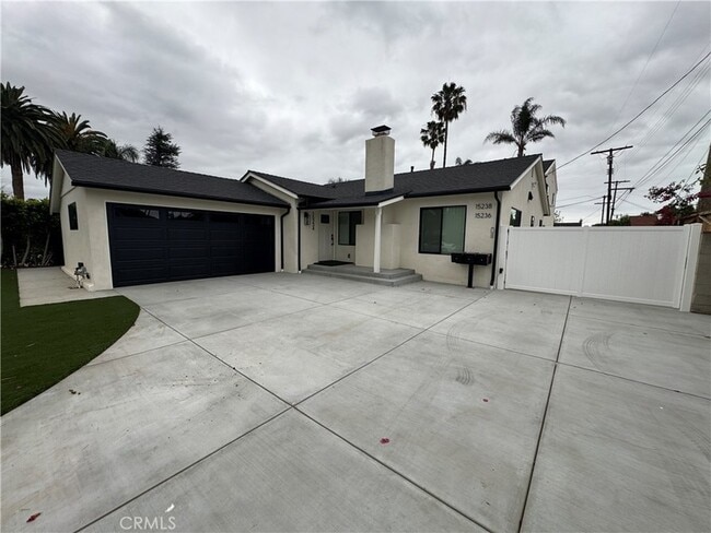 Photo - 15234 Kingsbury St Townhome
