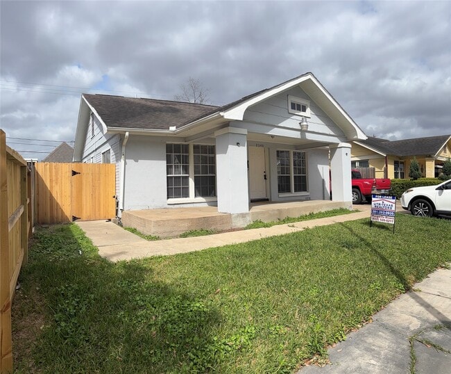 Photo - 2340 Cumberland St