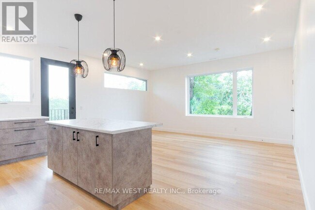 Photo - 63 Lonborough Ave