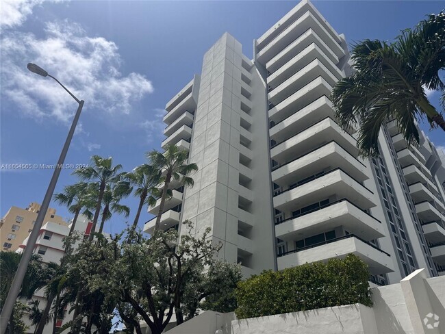 Building Photo - 3200 Collins Ave Unit 11-5 Rental