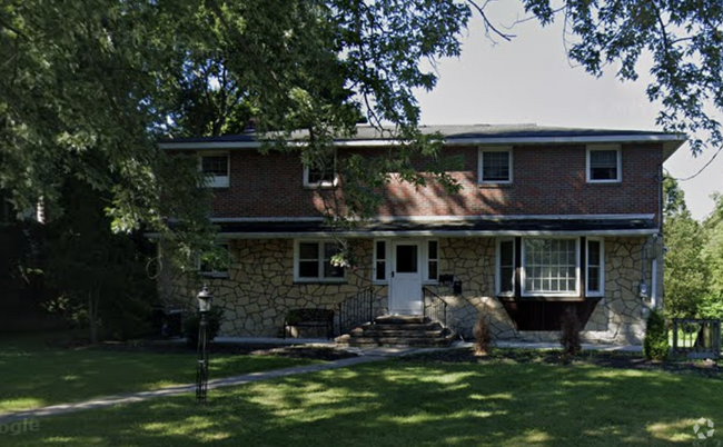 Building Photo - 223 Merrill St Unit 3 Rental