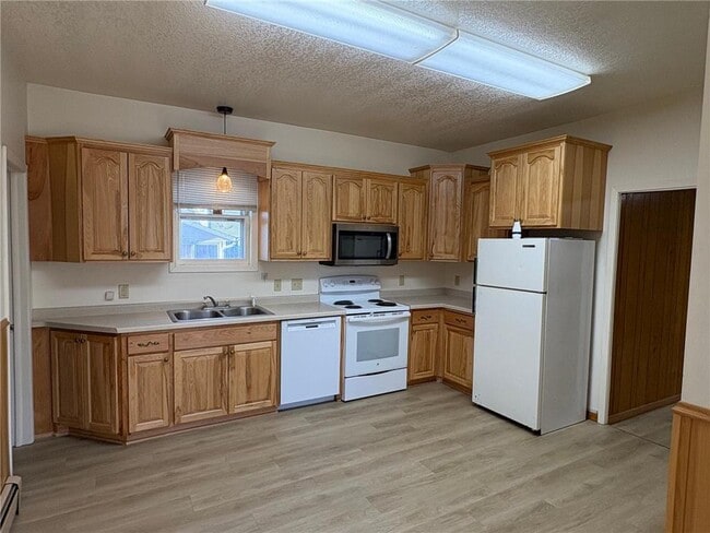 Photo - 216 Birch Ave S