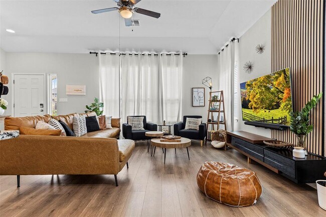 Photo - 709 Speckled Alder Dr