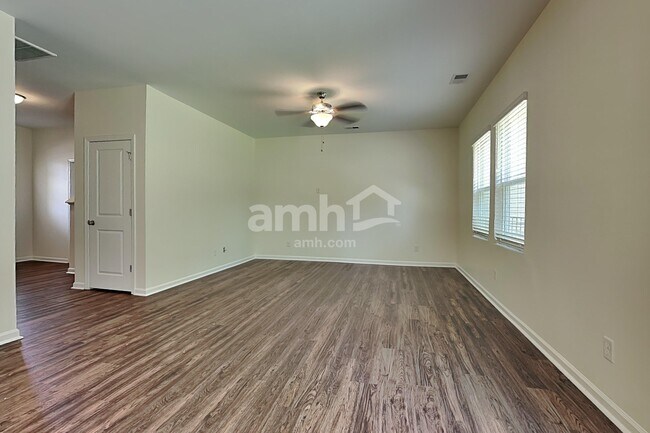 Photo - 170 Orion Way