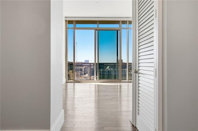 Photo - 1065 Peachtree St NE Unidad 3303