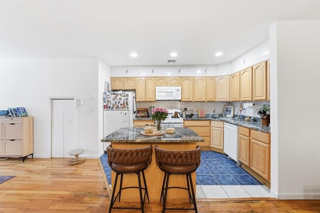 Photo - 62 Monroe St Unidad 1