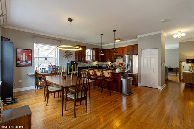 Photo - 2042 W Warren Blvd