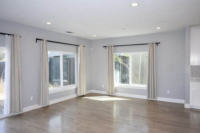 1953 Juliesse Ave