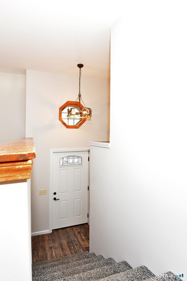 Photo - 81 Middletown Ave