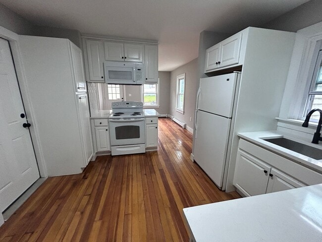 Building Photo - 231-233 Beechwood Ave, Torrington Unit 1